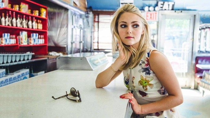 有邻居的追求者出价三万,让我连续半个月每天找个女朋友晚上弄点动静,我该答应吗?